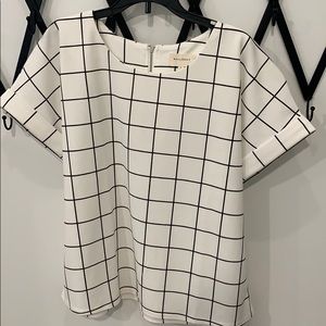 Black and white square pattern short sleeve top